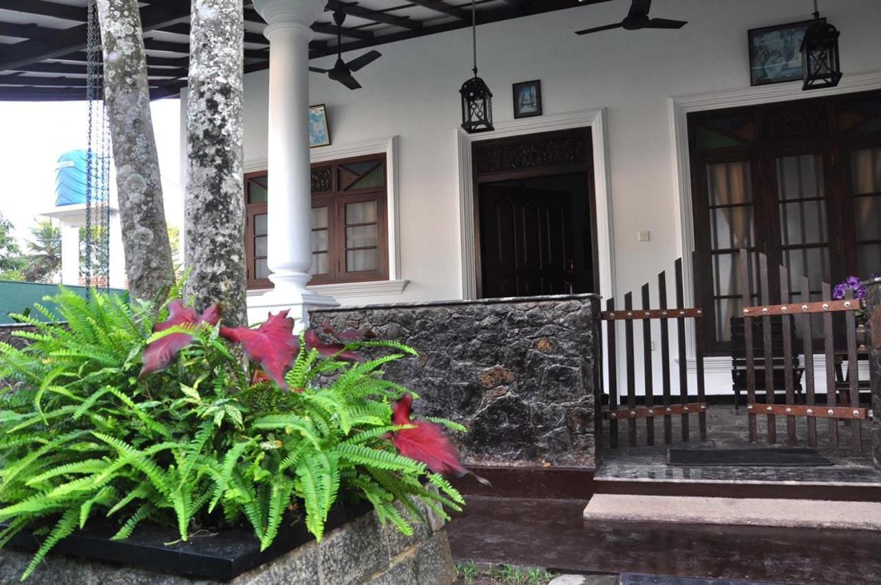 Mama Villa Хіккадува Екстер'єр фото